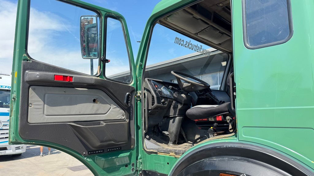 Лизинг на Mercedes-Benz SK 3235 8X4 tipper - V8 Mercedes-Benz SK 3235 8X4 tipper - V8: слика 22 Лизинг на Mercedes-Benz SK 3235 8X4 tipper - V8 Mercedes-Benz SK 3235 8X4 tipper - V8: слика 22