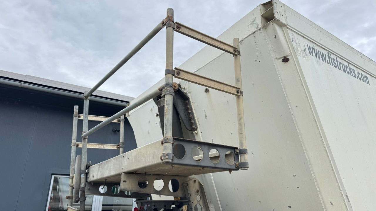 Schmitz Cargobull SKI 24 Tipper Trailer - Кипер полуприколка: слика 2 Schmitz Cargobull SKI 24 Tipper Trailer - Кипер полуприколка: слика 2