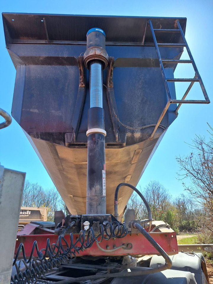 Schwarzmüller SMK10VLN Tipper Trailer - 2 Axle - 24m3 - Кипер полуприколка: слика 4 Schwarzmüller SMK10VLN Tipper Trailer - 2 Axle - 24m3 - Кипер полуприколка: слика 4