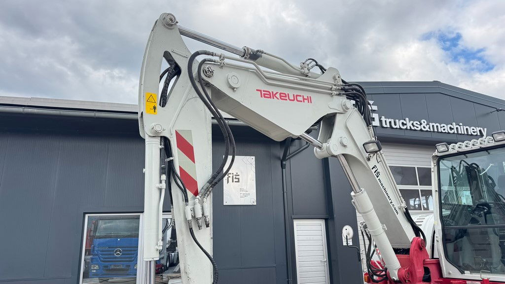 Лизинг на Takeuchi TB295W - 2014 Year - Powertilt - 3X Buckets Takeuchi TB295W - 2014 Year - Powertilt - 3X Buckets: слика 7 Лизинг на Takeuchi TB295W - 2014 Year - Powertilt - 3X Buckets Takeuchi TB295W - 2014 Year - Powertilt - 3X Buckets: слика 7