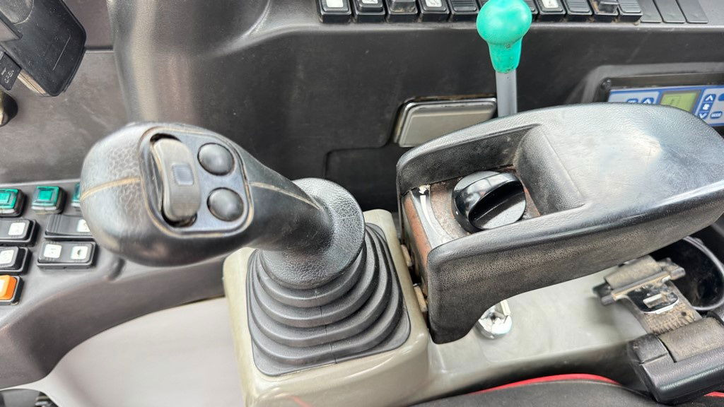 Лизинг на Takeuchi TB295W - 2014 Year - Powertilt - 3X Buckets Takeuchi TB295W - 2014 Year - Powertilt - 3X Buckets: слика 14 Лизинг на Takeuchi TB295W - 2014 Year - Powertilt - 3X Buckets Takeuchi TB295W - 2014 Year - Powertilt - 3X Buckets: слика 14