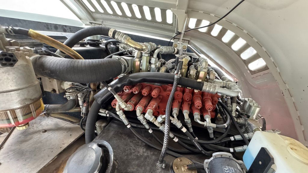 Лизинг на Takeuchi TB295W - 2014 Year - Powertilt - 3X Buckets Takeuchi TB295W - 2014 Year - Powertilt - 3X Buckets: слика 16 Лизинг на Takeuchi TB295W - 2014 Year - Powertilt - 3X Buckets Takeuchi TB295W - 2014 Year - Powertilt - 3X Buckets: слика 16