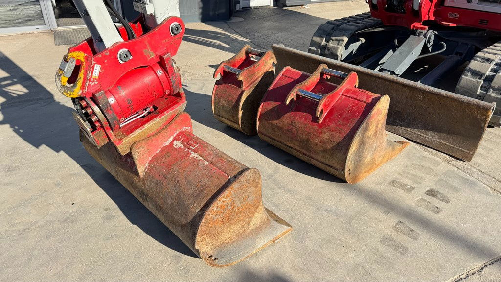 Takeuchi Takeuchi TB290-2 - 2022 Year - Powertilt - 3X Buckets - 945 Hours - Мини багер: слика 3 Takeuchi Takeuchi TB290-2 - 2022 Year - Powertilt - 3X Buckets - 945 Hours - Мини багер: слика 3