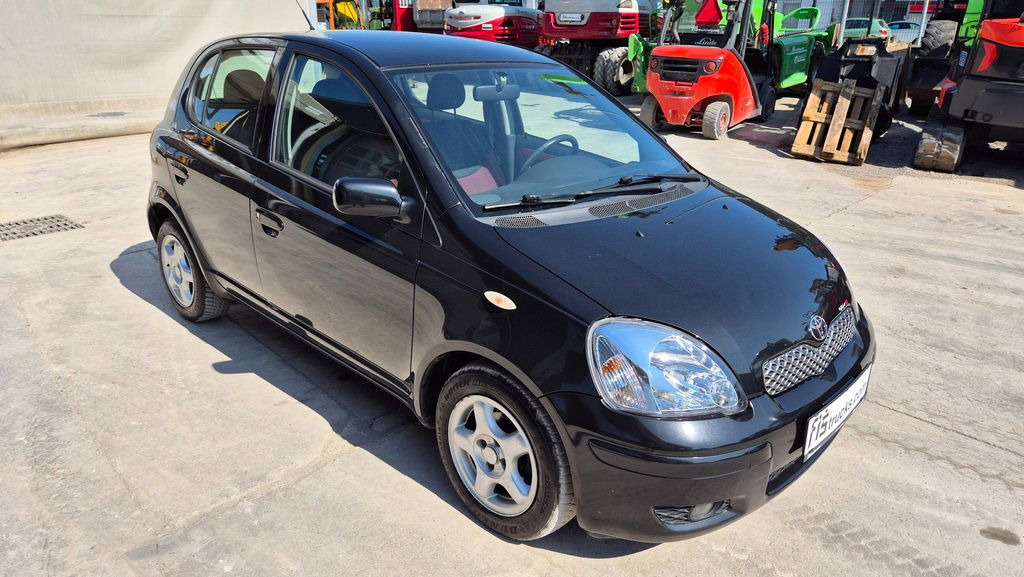 Toyota Yaris 1.3 - Petrol - 5 Doors - AC - Хечбек: слика 3 Toyota Yaris 1.3 - Petrol - 5 Doors - AC - Хечбек: слика 3