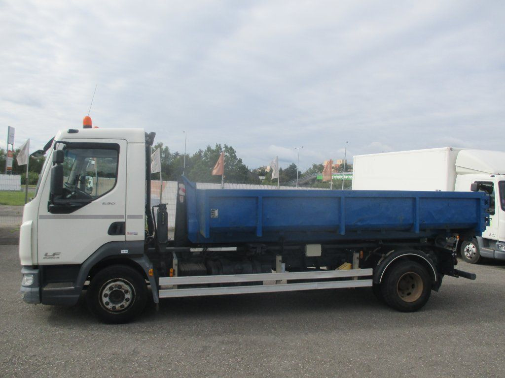 DAF LF 12.250 - Камион со кука за подигање: слика 2 DAF LF 12.250 - Камион со кука за подигање: слика 2