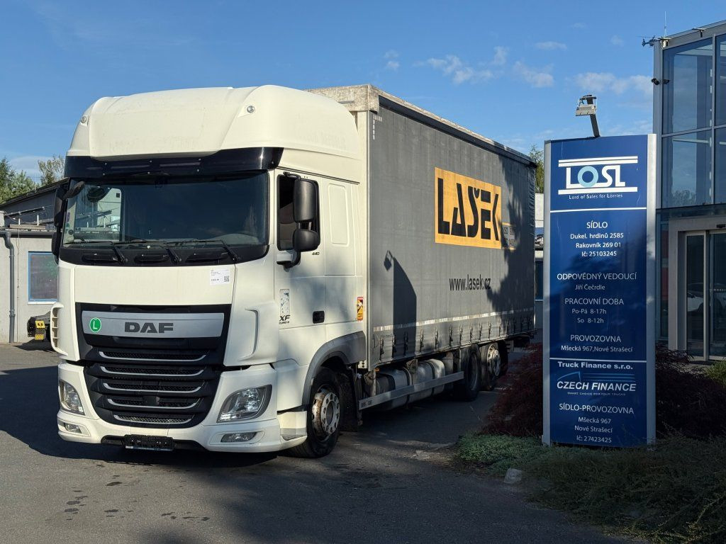 DAF XF440 EURO 6 6x2 - Камион со церада: слика 1 DAF XF440 EURO 6 6x2 - Камион со церада: слика 1