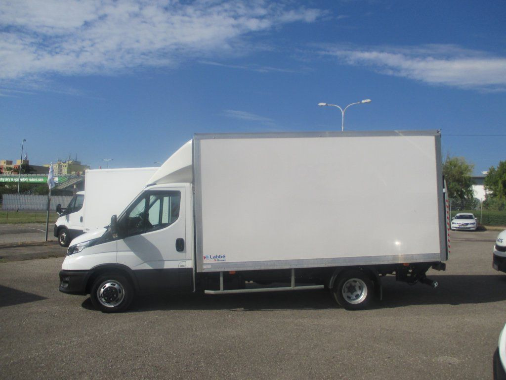 Комбе фургон Iveco Daily 35C16: слика 8