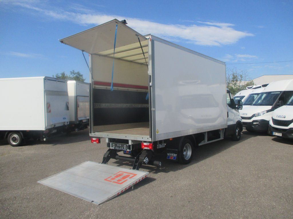 Комбе фургон Iveco Daily 35C16: слика 11