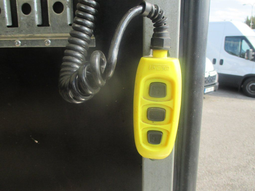 Комбе фургон Iveco Daily 35C16: слика 15