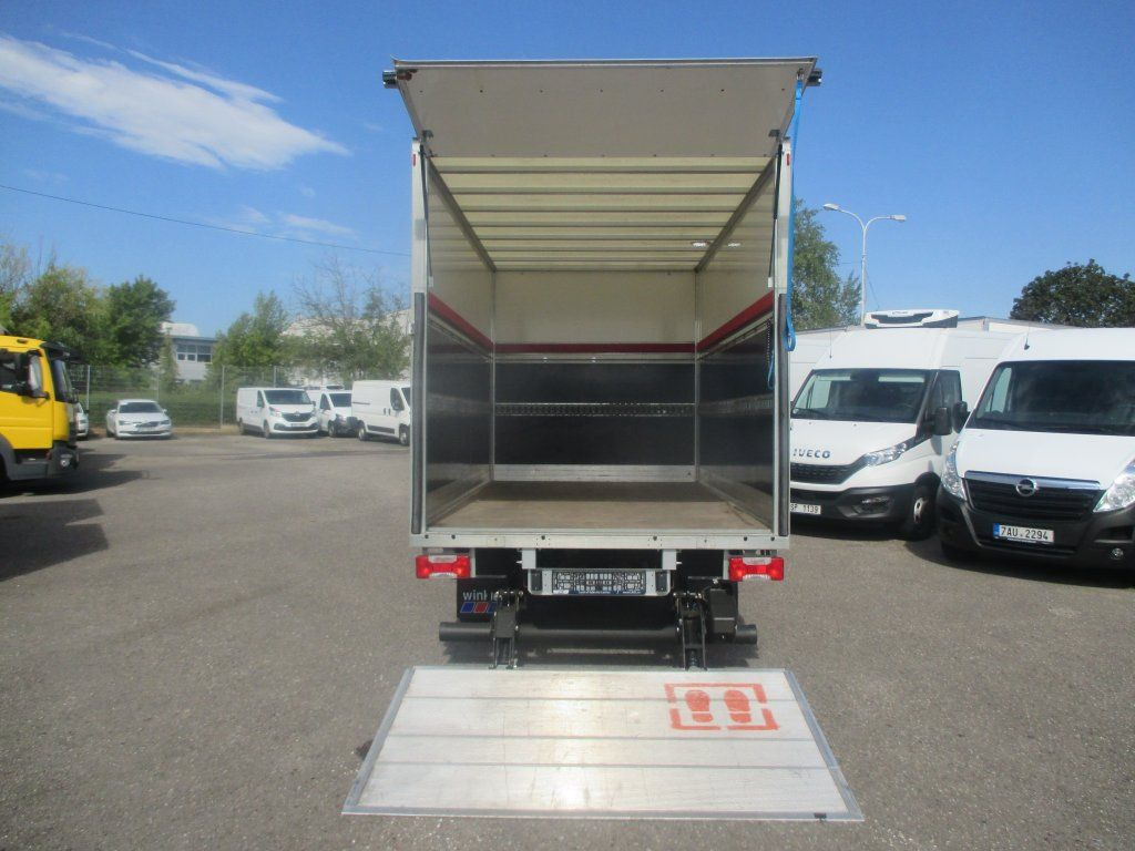 Комбе фургон Iveco Daily 35C16: слика 10