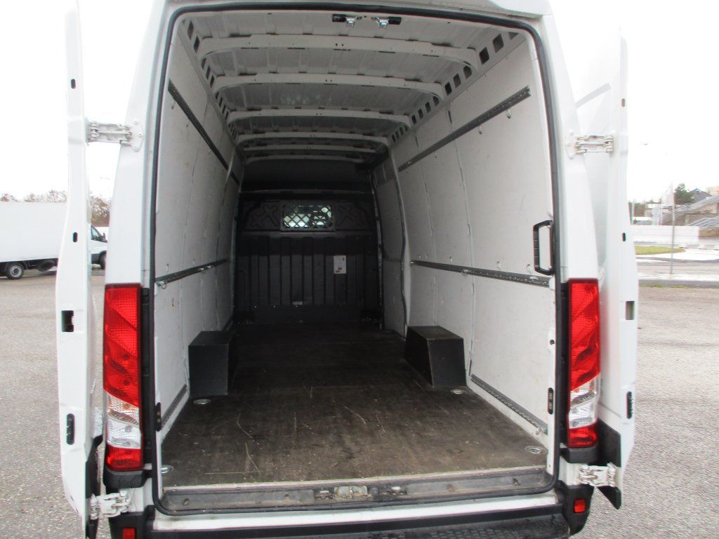 Iveco Daily 35S16 Hi Matic - Товарно комбе: слика 5 Iveco Daily 35S16 Hi Matic - Товарно комбе: слика 5