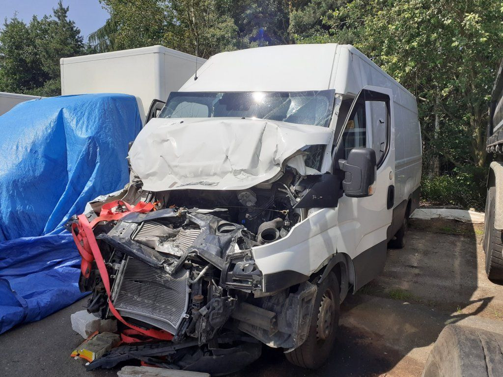 Iveco Daily 35S16 maxi Damaged - Товарно комбе: слика 2 Iveco Daily 35S16 maxi Damaged - Товарно комбе: слика 2