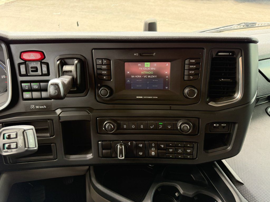 Камион влекач Scania R450 Euro 6: слика 15