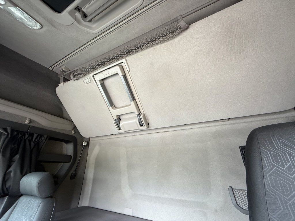 Камион влекач Scania R450 Euro 6: слика 17