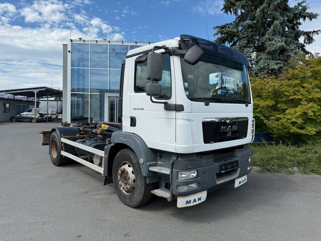 MAN TGM18.290 EURO 5 - Камион со кука за подигање: слика 2 MAN TGM18.290 EURO 5 - Камион со кука за подигање: слика 2