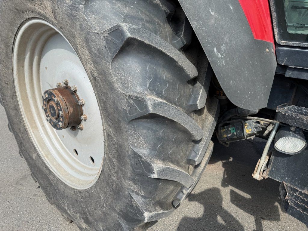 Трактор Massey Ferguson MF8260: слика 12