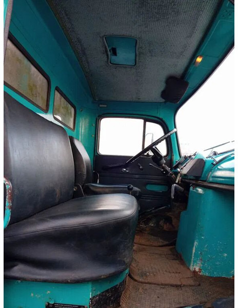 Камион сандучар Mercedes-Benz 1113: слика 12