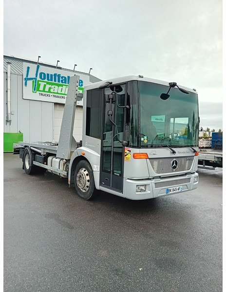 Mercedes-Benz Econic 1833 - Камион за влечење: слика 1 Mercedes-Benz Econic 1833 - Камион за влечење: слика 1