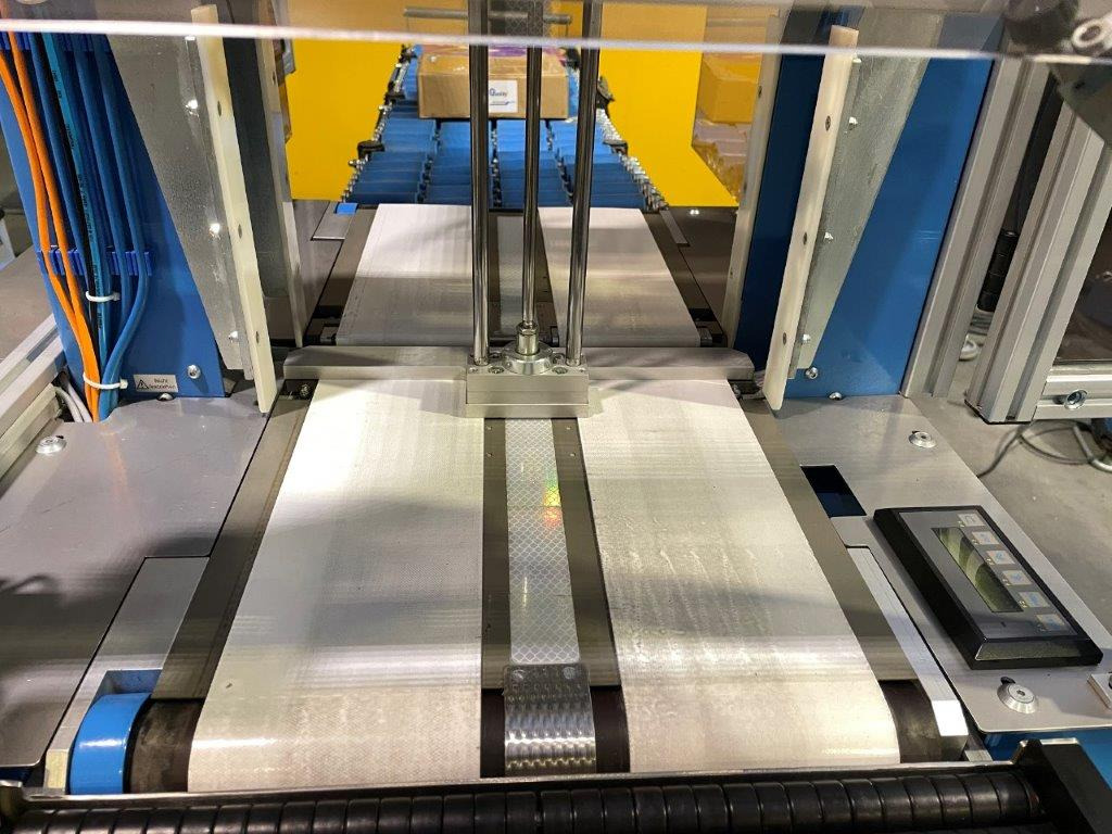 ATS Tanner UltraSonic US 2000-AB transit banding machine with pneumatic product hold-down and infeed roller table - Машина за пакување: слика 5 ATS Tanner UltraSonic US 2000-AB transit banding machine with pneumatic product hold-down and infeed roller table - Машина за пакување: слика 5