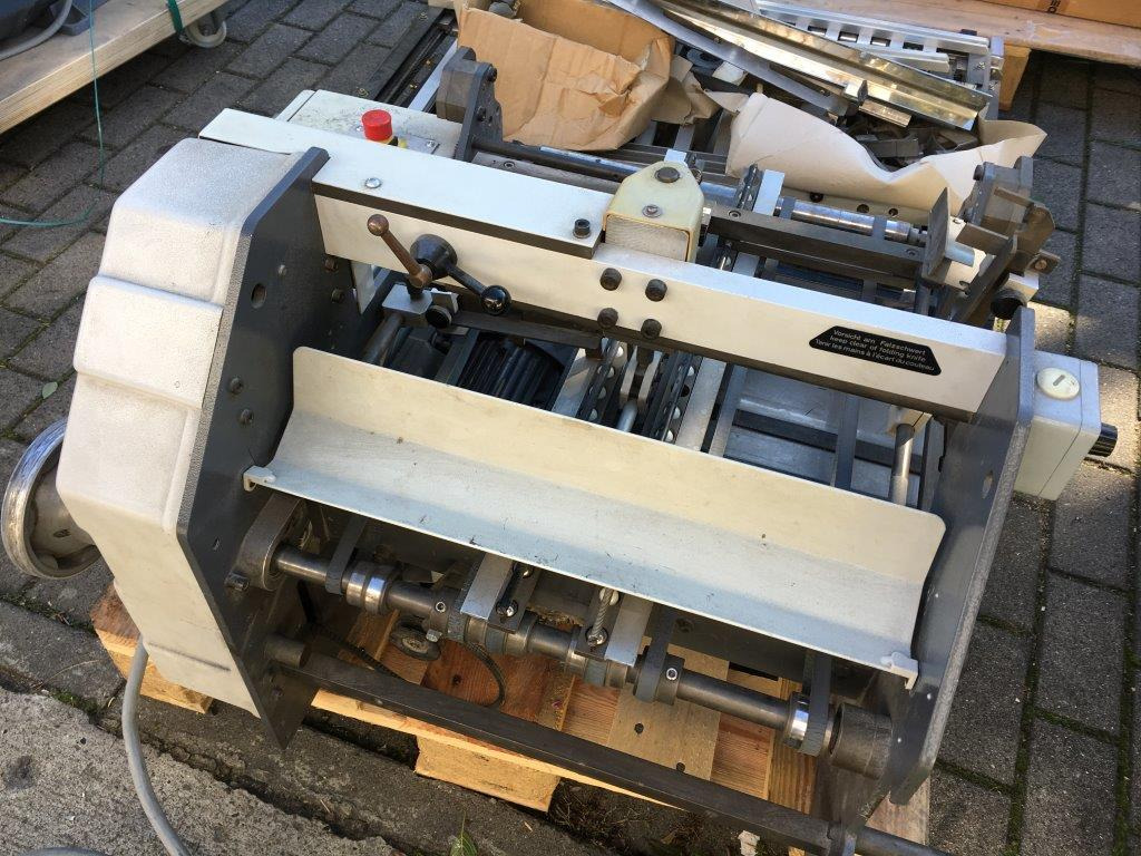 Heidelberg steel KBi 1-36 hook-in cross-fold unit - Машина за виткање хартија: слика 4 Heidelberg steel KBi 1-36 hook-in cross-fold unit - Машина за виткање хартија: слика 4