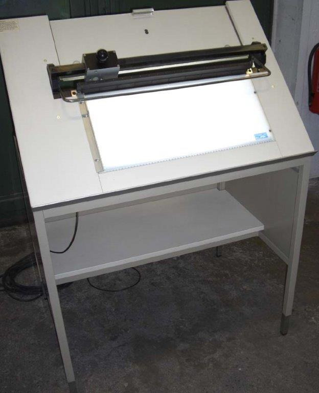 Mega steel cutter 699-2 on light table with waste box - Машина за сечење хартија: слика 1 Mega steel cutter 699-2 on light table with waste box - Машина за сечење хартија: слика 1