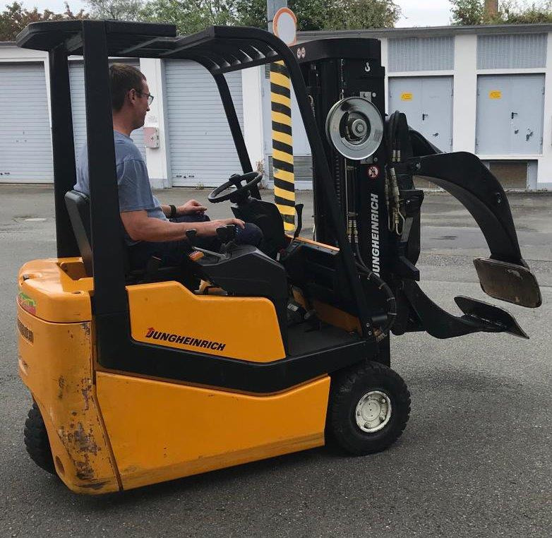 Three-wheel electric front loader Jungheinrich EFG DF 15 with duplex mast and Meyer roller clamp - Електричен вилушкар: слика 5 Three-wheel electric front loader Jungheinrich EFG DF 15 with duplex mast and Meyer roller clamp - Електричен вилушкар: слика 5