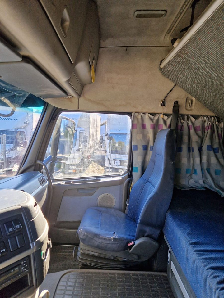 Камион влекач Volvo FH 560 TOP ZUSTAND: слика 9