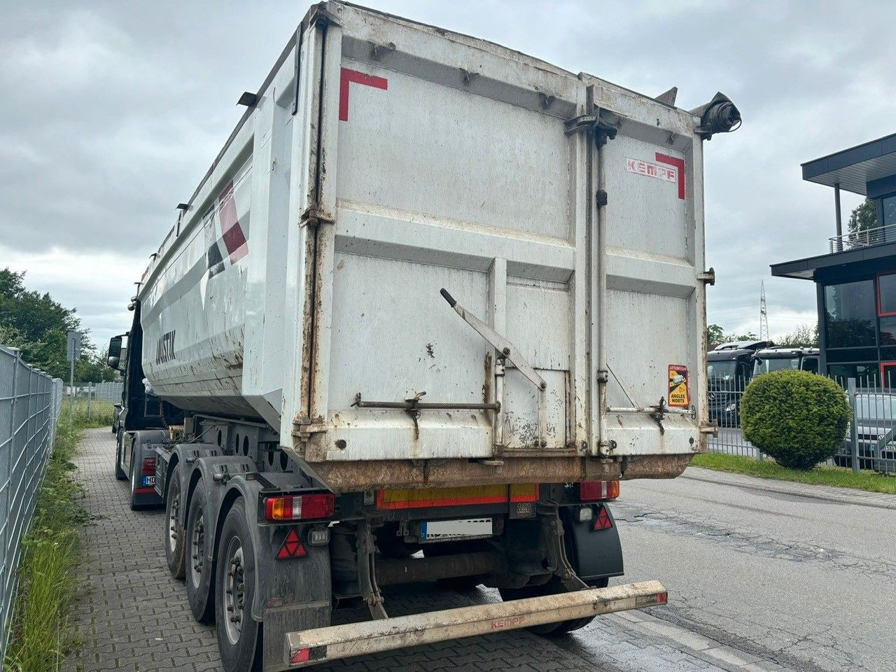 Kempf SKM 35-3 45m³/Stahl /Liftachse/Alufelgen /SAF Kempf SKM 35-3 45m³/Stahl /Liftachse/Alufelgen /SAF - Кипер полуприколка: слика 4 Kempf SKM 35-3 45m³/Stahl /Liftachse/Alufelgen /SAF Kempf SKM 35-3 45m³/Stahl /Liftachse/Alufelgen /SAF - Кипер полуприколка: слика 4