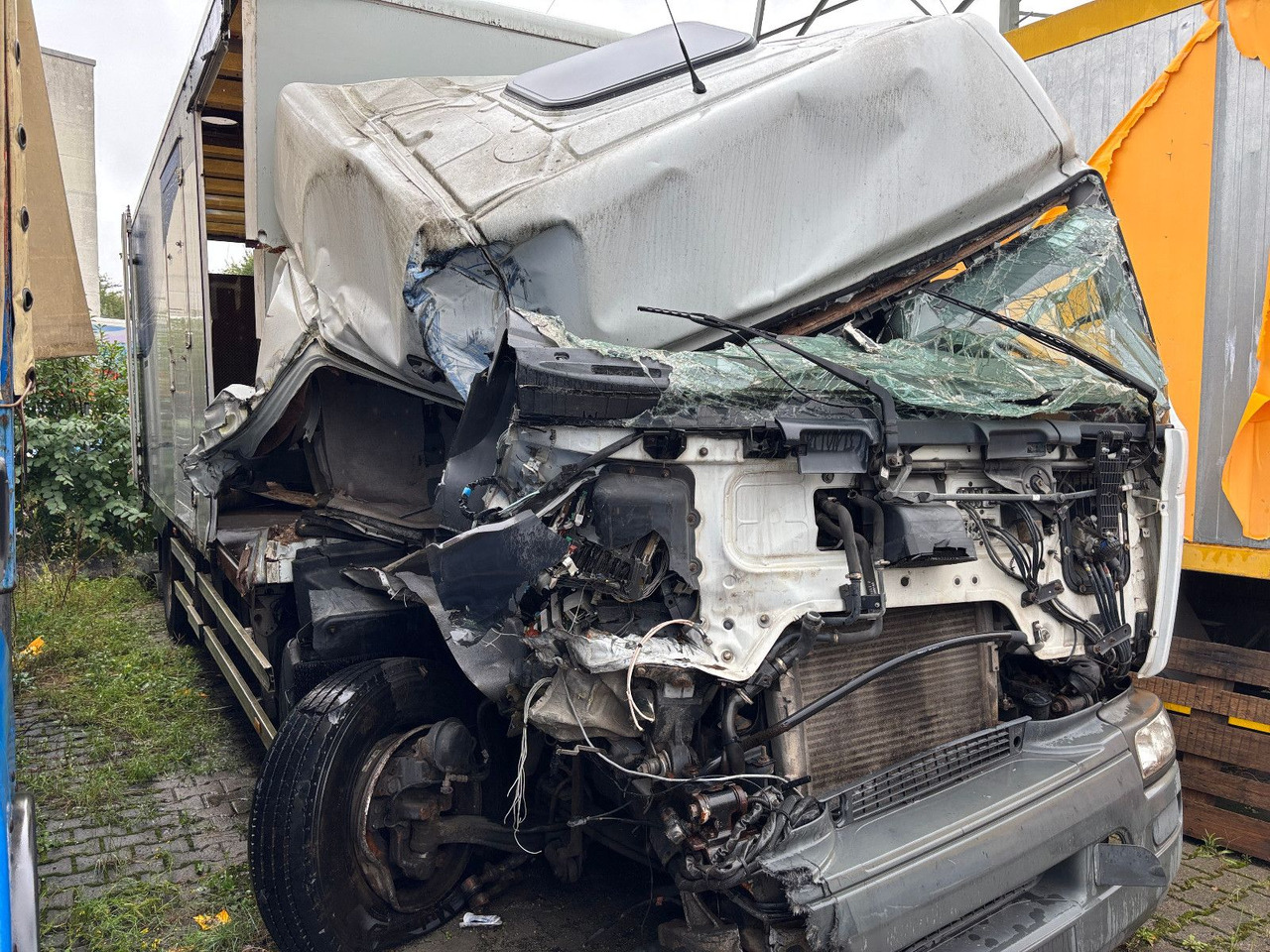 Renault 320*18 - Камион ладилник: слика 2 Renault 320*18 - Камион ладилник: слика 2