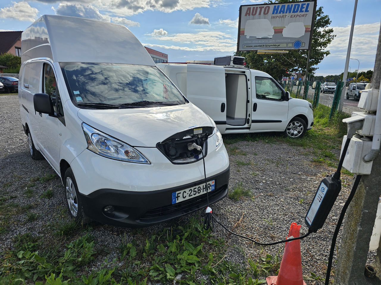 NISSAN E-NV200  ELEKTRYCZNY 40 KV 250 km klima kamera - Мало комбе, Електрично комбе: слика 2 NISSAN E-NV200  ELEKTRYCZNY 40 KV 250 km klima kamera - Мало комбе, Електрично комбе: слика 2