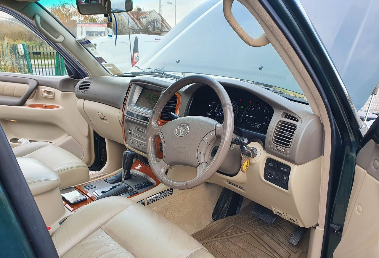 Toyota LAND CRUISER 100 4,2 TD KLIMA 7 OSOB - Автомобил: слика 2 Toyota LAND CRUISER 100 4,2 TD KLIMA 7 OSOB - Автомобил: слика 2