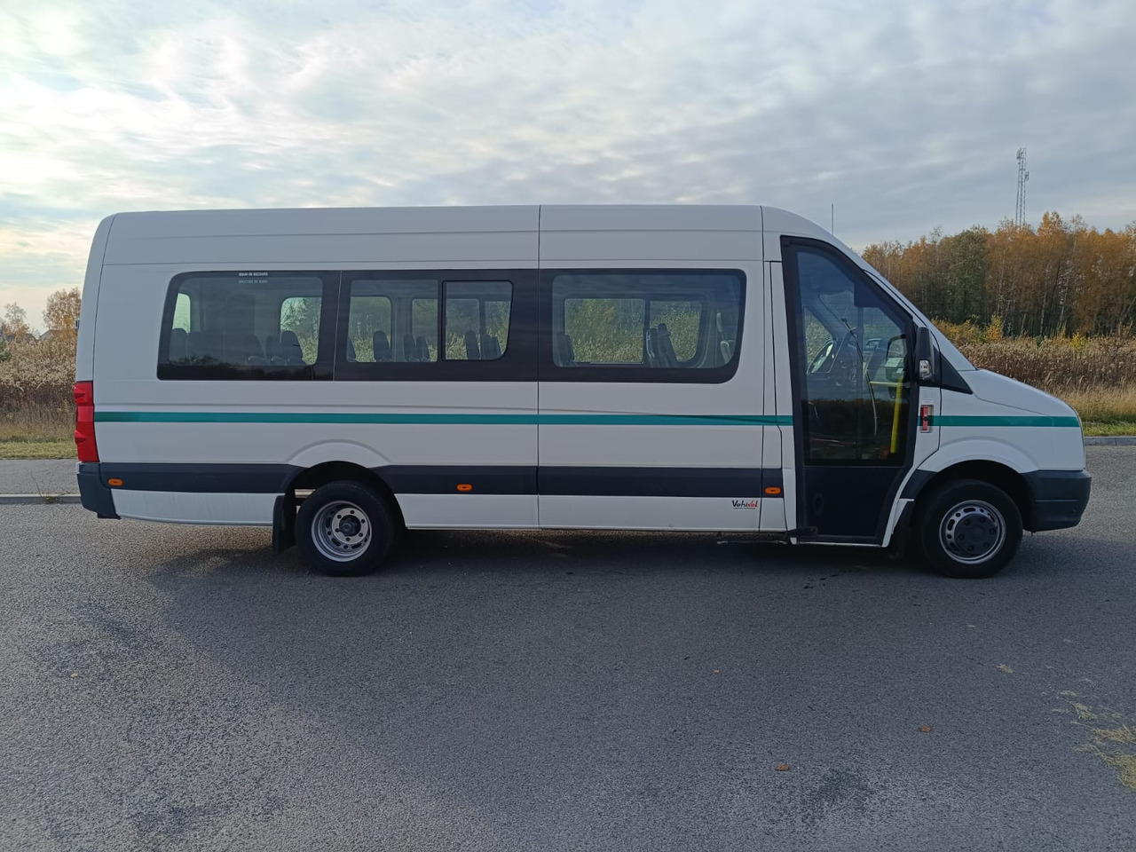 VOLKSWAGEN CRAFTER 23 OSOBY KLIMA WEBASTO KAMERA RETARDER HAK EURO5 - Патнички вагон автобус: слика 2 VOLKSWAGEN CRAFTER 23 OSOBY KLIMA WEBASTO KAMERA RETARDER HAK EURO5 - Патнички вагон автобус: слика 2