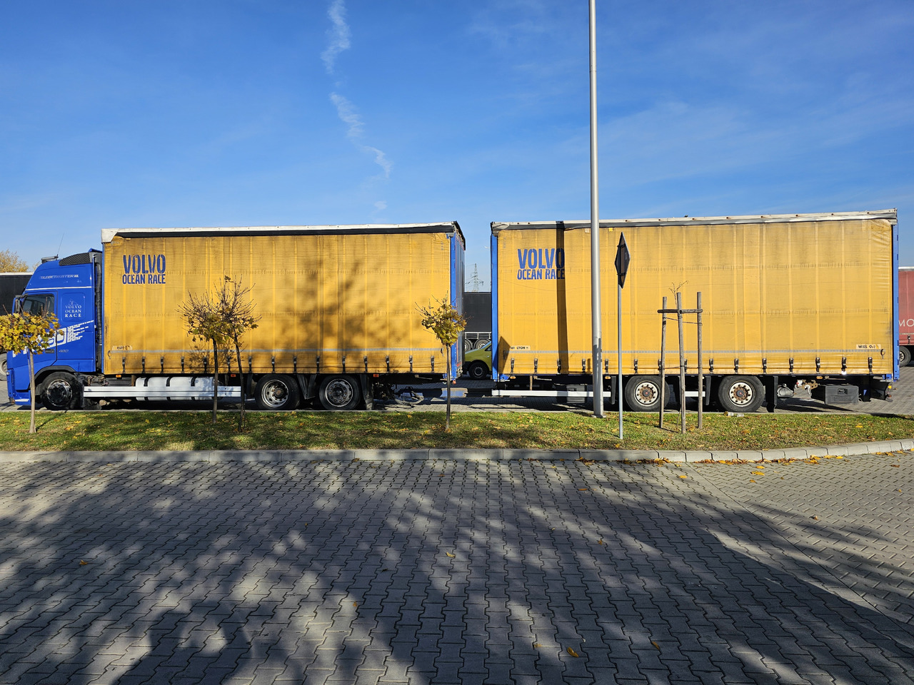 VOLVO FH460 ZESTAW TANDEM 120 M3 PRZEJAZDOWY + PRZYCZEPA FIRANKA SAF - Камион со церада: слика 2 VOLVO FH460 ZESTAW TANDEM 120 M3 PRZEJAZDOWY + PRZYCZEPA FIRANKA SAF - Камион со церада: слика 2