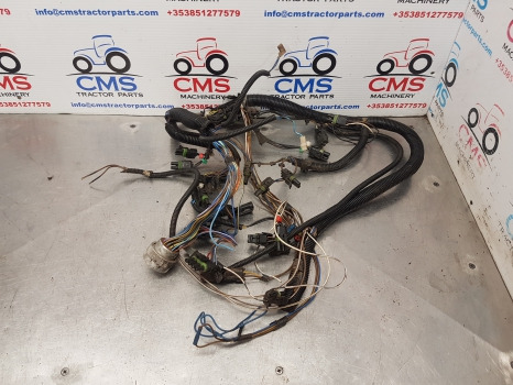 Case 5120, 5130, 5140 Transmission Wiring Loom 1546495c1, 1987581c1 - Појас за кабел/ Жица: слика 2 Case 5120, 5130, 5140 Transmission Wiring Loom 1546495c1, 1987581c1 - Појас за кабел/ Жица: слика 2