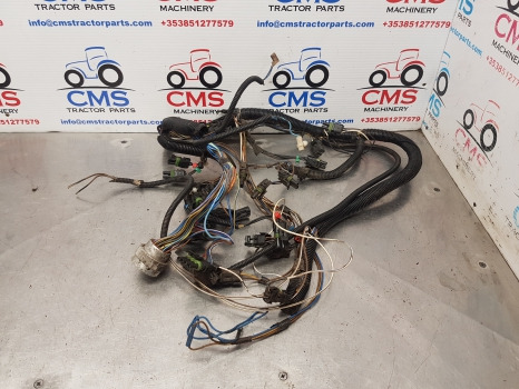 Case 5120, 5130, 5140 Transmission Wiring Loom 1546495c1, 1987581c1 - Појас за кабел/ Жица: слика 1 Case 5120, 5130, 5140 Transmission Wiring Loom 1546495c1, 1987581c1 - Појас за кабел/ Жица: слика 1
