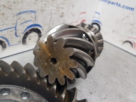 Case 5140, 5250 Front Axle Bevel Gear Z 11/32 065630; 81877c1; 81876c1; 065630 - Предна оска за Трактор: слика 3 Case 5140, 5250 Front Axle Bevel Gear Z 11/32 065630; 81877c1; 81876c1; 065630 - Предна оска за Трактор: слика 3