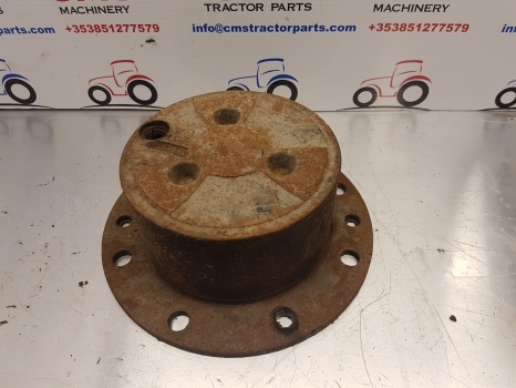 Case Hub Cover 4472452036  Zf Apl 330 81437c1 - Глава на тркало за Трактор: слика 1 Case Hub Cover 4472452036  Zf Apl 330 81437c1 - Глава на тркало за Трактор: слика 1
