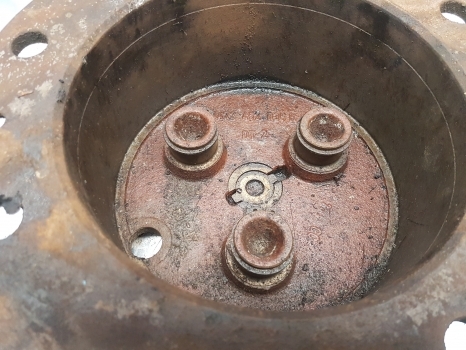 Case Hub Cover 4472452036  Zf Apl 330 81437c1 - Глава на тркало за Трактор: слика 5 Case Hub Cover 4472452036  Zf Apl 330 81437c1 - Глава на тркало за Трактор: слика 5