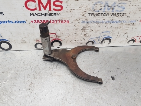 Case International 956, 1056 Rear Axle Differential Fork 3230701r91, 2706178r93 - Задна оска за Трактор: слика 1 Case International 956, 1056 Rear Axle Differential Fork 3230701r91, 2706178r93 - Задна оска за Трактор: слика 1
