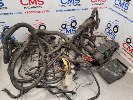 Case Jx80 Upgrade Tier 2 Cab Wiring Loom Cab Wiring Loom, Fuse Box - Појас за кабел/ Жица: слика 4 Case Jx80 Upgrade Tier 2 Cab Wiring Loom Cab Wiring Loom, Fuse Box - Појас за кабел/ Жица: слика 4