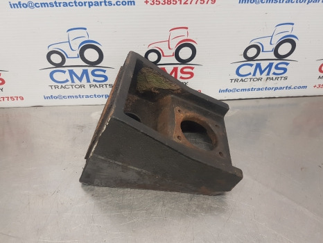 Case Maxxum 5120, 5140, 5130, 5240 Cab Front Support 1530867c1, 120205a2 - Суспензија на кабината: слика 1 Case Maxxum 5120, 5140, 5130, 5240 Cab Front Support 1530867c1, 120205a2 - Суспензија на кабината: слика 1
