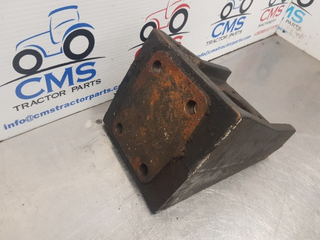 Case Maxxum 5120, 5140, 5130, 5240 Cab Front Support 1530867c1, 120205a2 - Суспензија на кабината: слика 4 Case Maxxum 5120, 5140, 5130, 5240 Cab Front Support 1530867c1, 120205a2 - Суспензија на кабината: слика 4