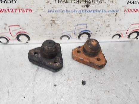 Ford 10 Ser 7810 Carraro Front Axle King Pin Pair Top, Bottom Car115729, 115729 - Предна оска за Трактор: слика 1 Ford 10 Ser 7810 Carraro Front Axle King Pin Pair Top, Bottom Car115729, 115729 - Предна оска за Трактор: слика 1