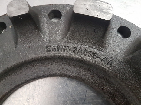 Ford 3930, 5030, 4830, Rear Axle Brake Housing Plate E4nn2a098aa - Кочни дискови: слика 3 Ford 3930, 5030, 4830, Rear Axle Brake Housing Plate E4nn2a098aa - Кочни дискови: слика 3