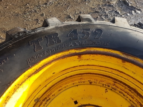 Ford 4550 Rear Wheel Rim And Tyre 18.4-26, 1 Inch Grip, 6 Inches Centre Hole - Комплетно тркало за Трактор: слика 4 Ford 4550 Rear Wheel Rim And Tyre 18.4-26, 1 Inch Grip, 6 Inches Centre Hole - Комплетно тркало за Трактор: слика 4