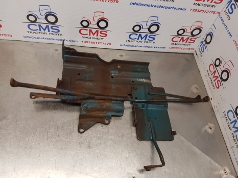 Ford 4600, 3600, 2600, 7600 Engine Bonnet Support E4nn16b814ba, 83953493 - Хауба за Трактор: слика 2 Ford 4600, 3600, 2600, 7600 Engine Bonnet Support E4nn16b814ba, 83953493 - Хауба за Трактор: слика 2