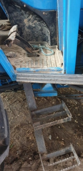 Ford 4610, 5610 Ap, Lp Cab Door Foot Section 83931994, 83931995 - Кабина: слика 4 Ford 4610, 5610 Ap, Lp Cab Door Foot Section 83931994, 83931995 - Кабина: слика 4
