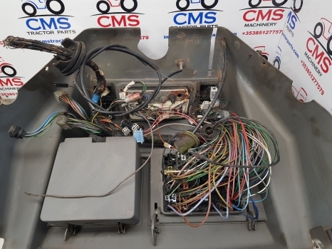Ford 4630 Cab Interior Panel - Кабина и ентериер за Трактор: слика 4 Ford 4630 Cab Interior Panel - Кабина и ентериер за Трактор: слика 4