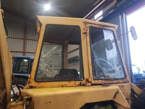 Ford 550 Cab Complete - Кабина за Ровокопач: слика 1 Ford 550 Cab Complete - Кабина за Ровокопач: слика 1