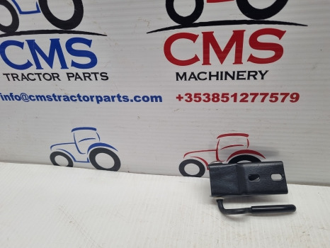 Ford 6610, 7410, 5610, Tw Cab Rear Window Latch Lh 83909518, D6nn94408n01a - Врата и делови: слика 1 Ford 6610, 7410, 5610, Tw Cab Rear Window Latch Lh 83909518, D6nn94408n01a - Врата и делови: слика 1